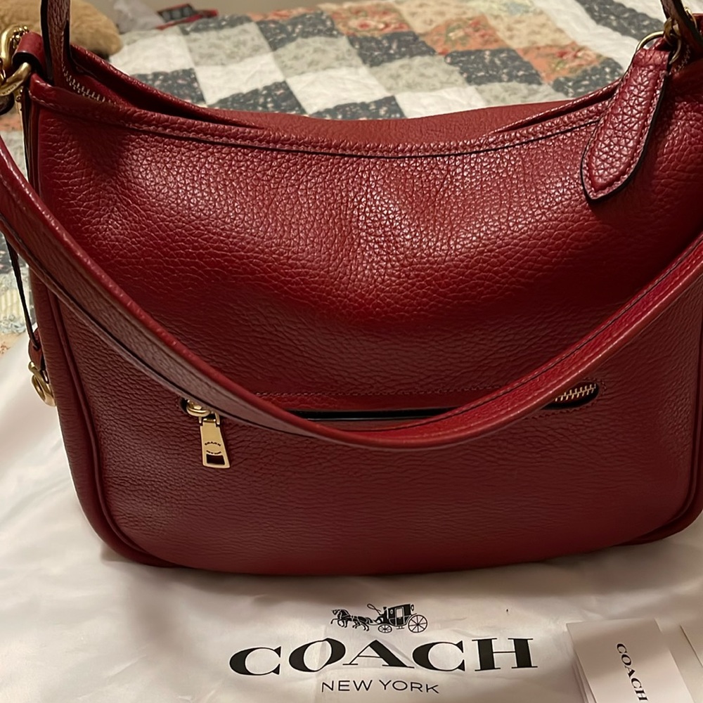 COACH CARY  HANDBAG  BEAUTIFUL ONLY USED IT ONE TIME  CHERRY COLOR